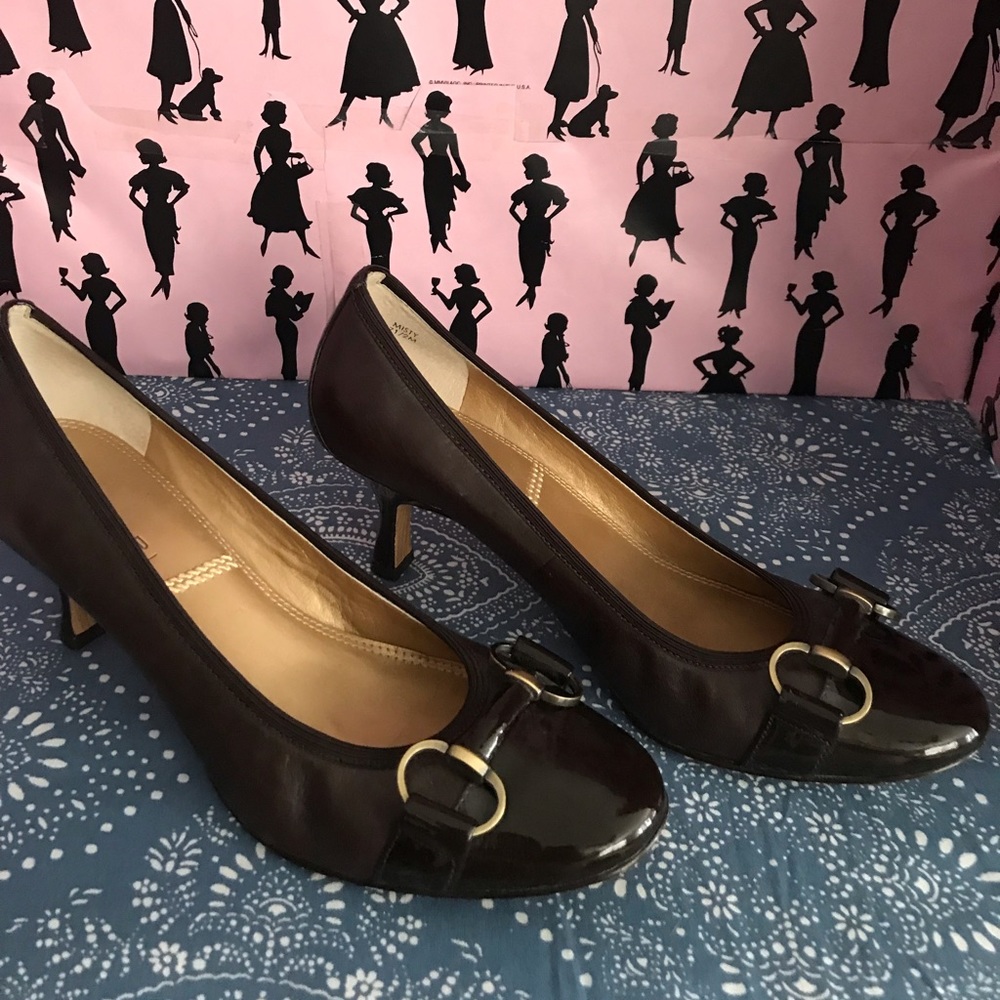Tahari brown heels size 7.5